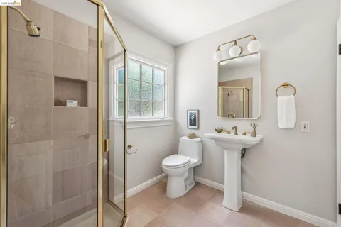 $1,295,000 | 2363 Leimert Boulevard, Oakland, CA 94602