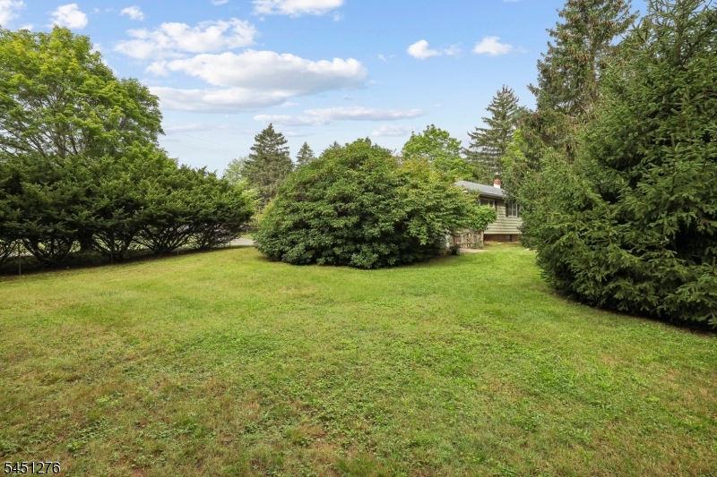 161 Chamberlain Road Oak Ridge, NJ 07438 - Photo 3 of 25 Gallery Image 3