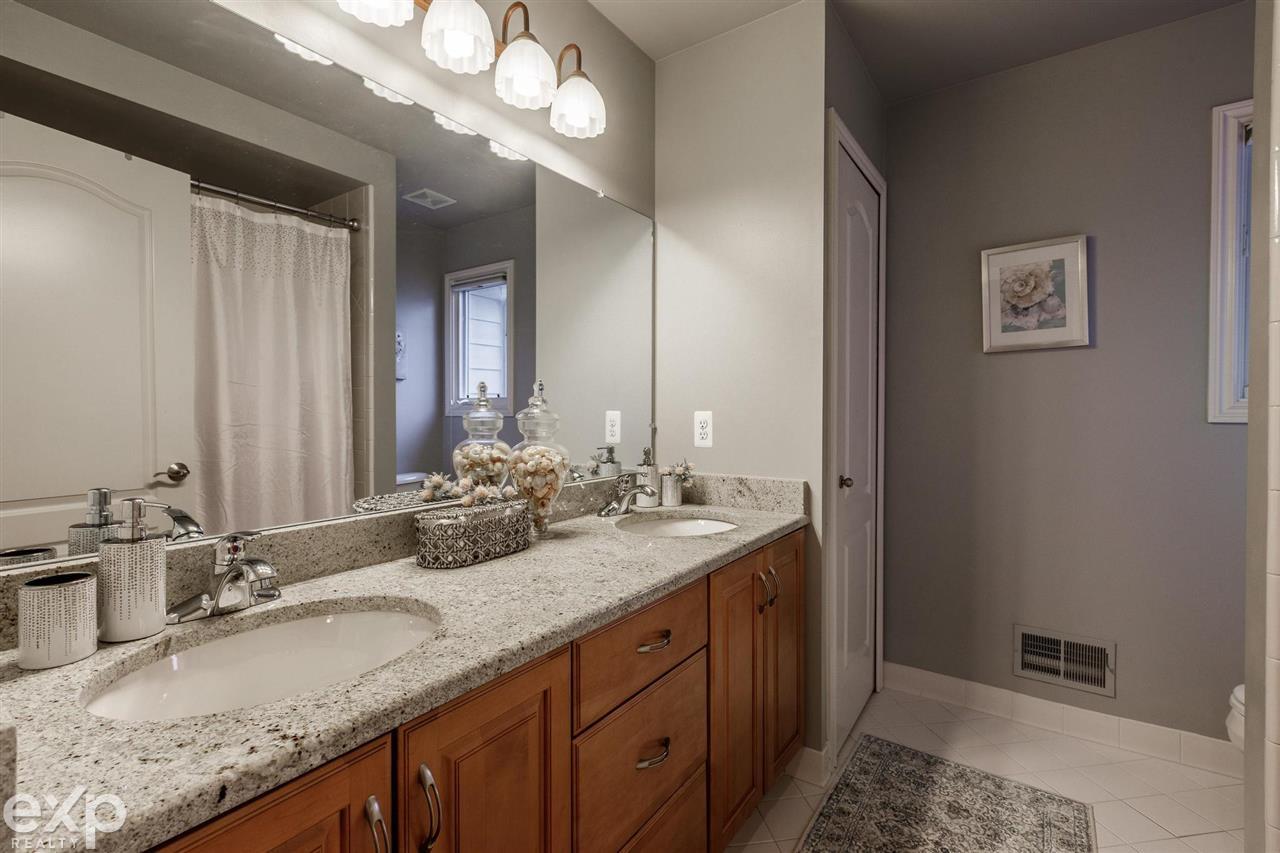 2138 Avon Lake Lane Rochester Hills, MI 48307 - Photo 27 of 40