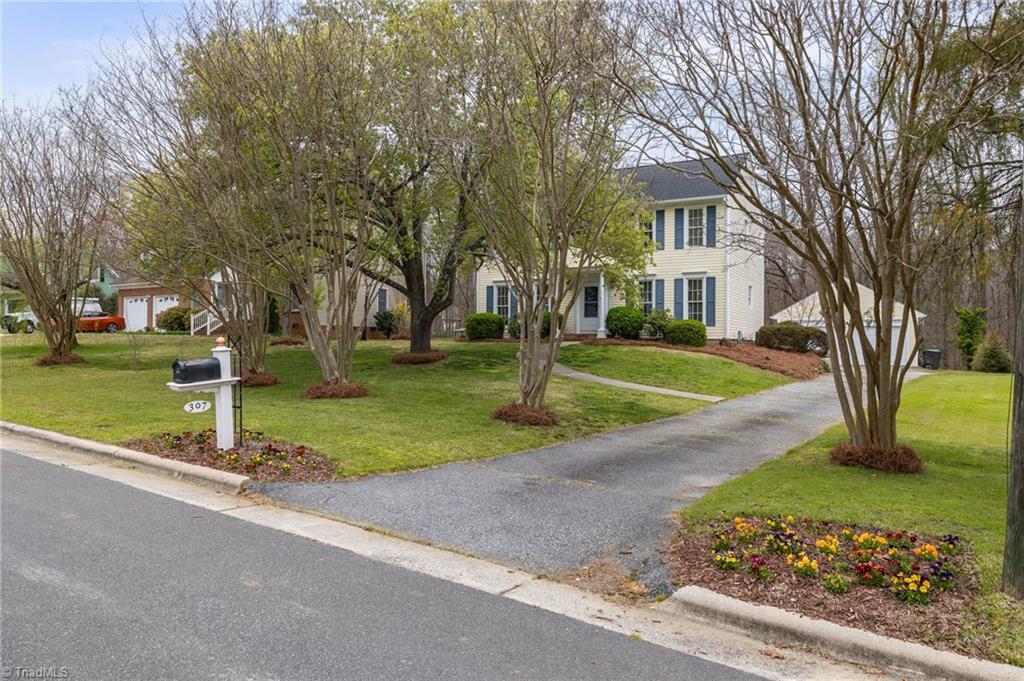 307 Ridgeland Drive High Point, NC 27262 - Photo 3 of 43 Gallery Image 3