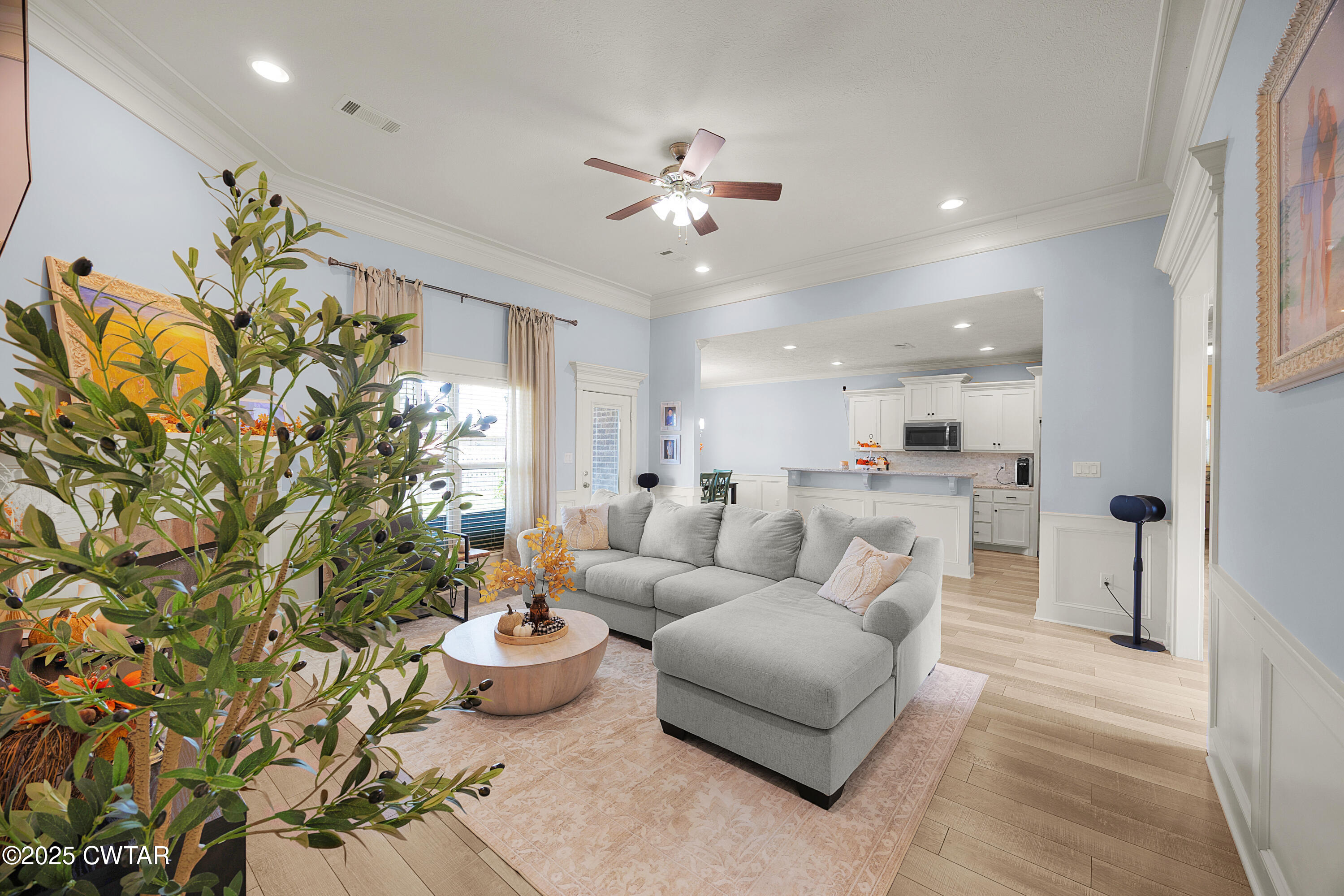 23 Shiloh Springs Jackson, TN 38305 - Photo 4 of 24 a living room with furniture and a chandelier
