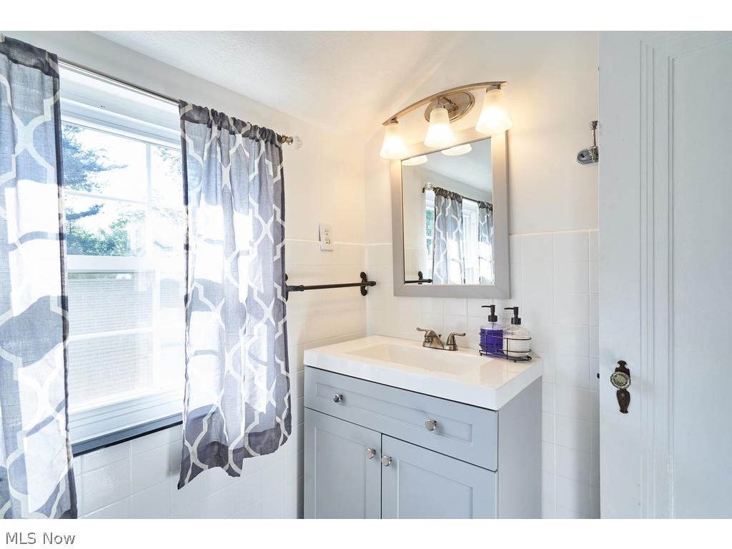 1620 Sheridan Road Cleveland, OH 44121 - Photo 18 of 25 Gallery Image 18