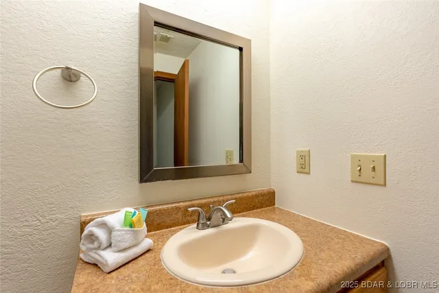 $180,000 | 178 Lone Oak Point, Unit 4, Sunrise Beach, MO 65079