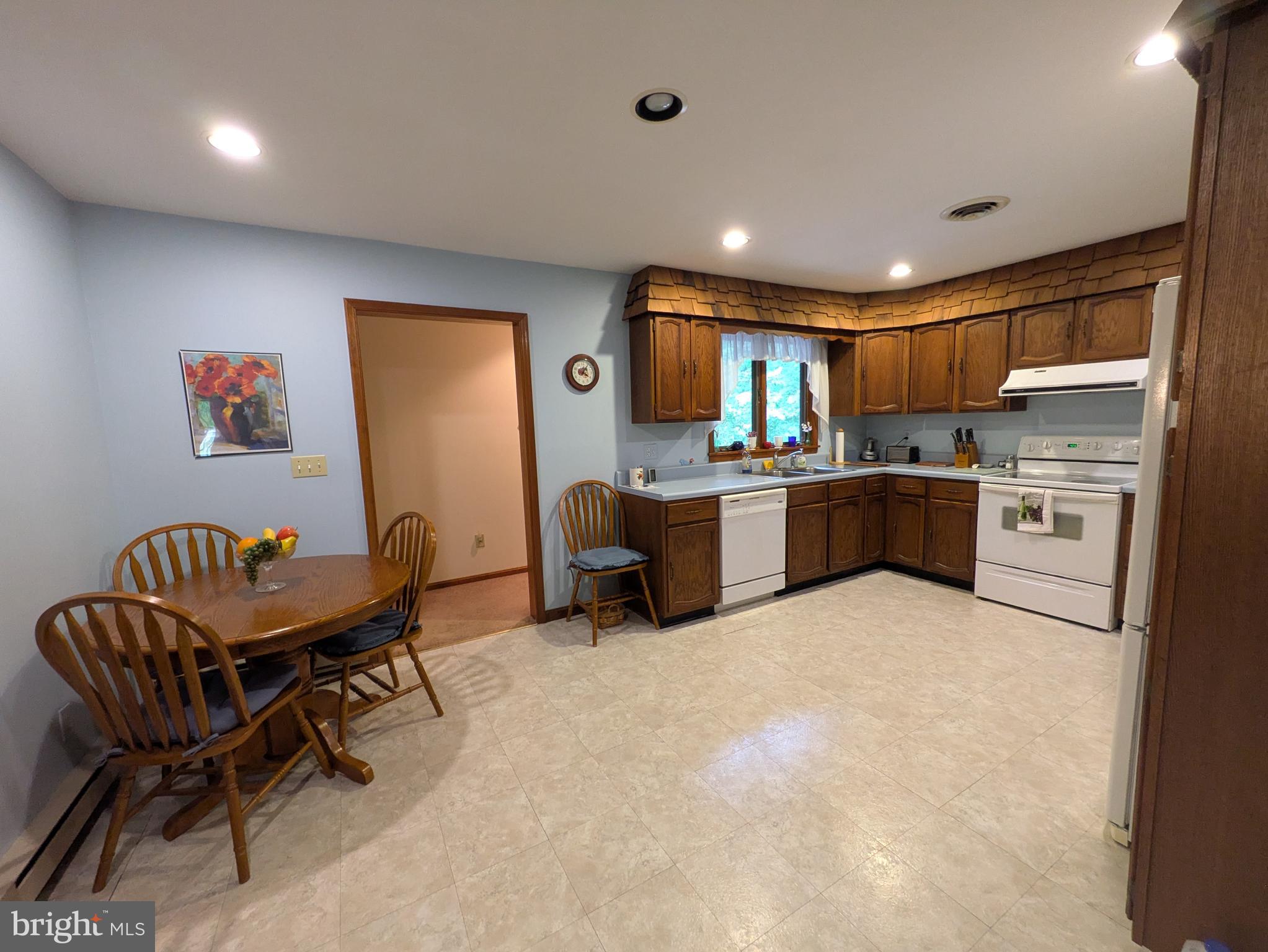 9683 Tharp Road Seaford, DE 19973 - Photo 12 of 41 Kitchen with eating area.