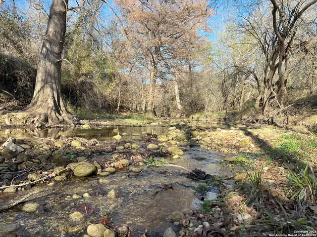 $976,500 | 908 County Road 5711, La Coste, TX 78039