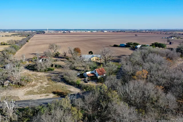 $976,500 | 908 County Road 5711, La Coste, TX 78039