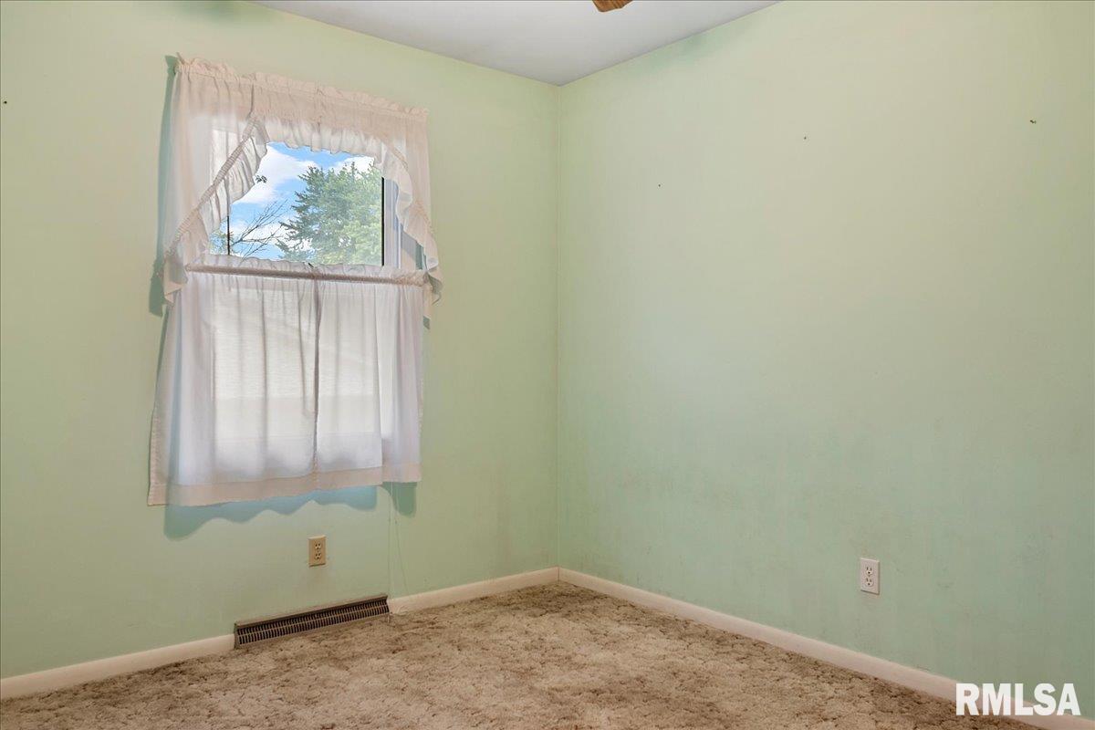 2617 East Griffiths Avenue Springfield, IL 62702 - Photo 14 of 33
