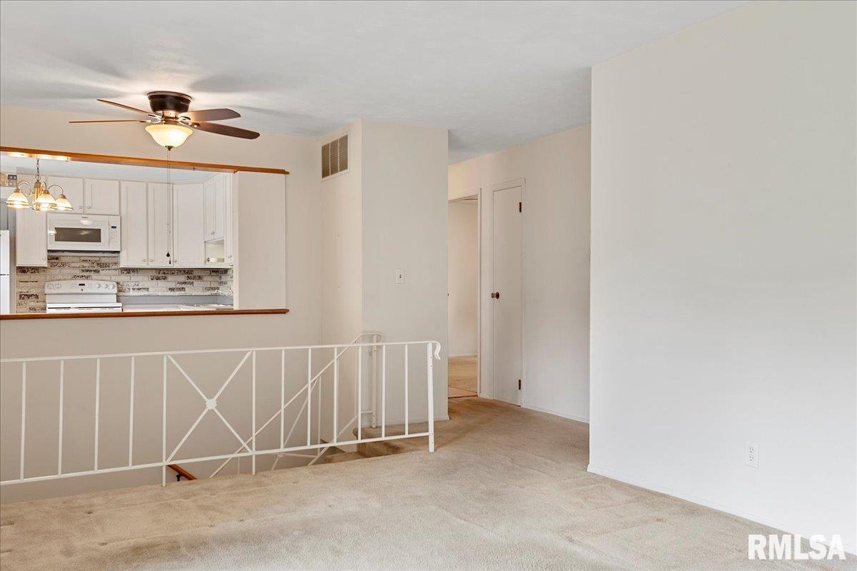 2617 East Griffiths Avenue Springfield, IL 62702 - Photo 8 of 33