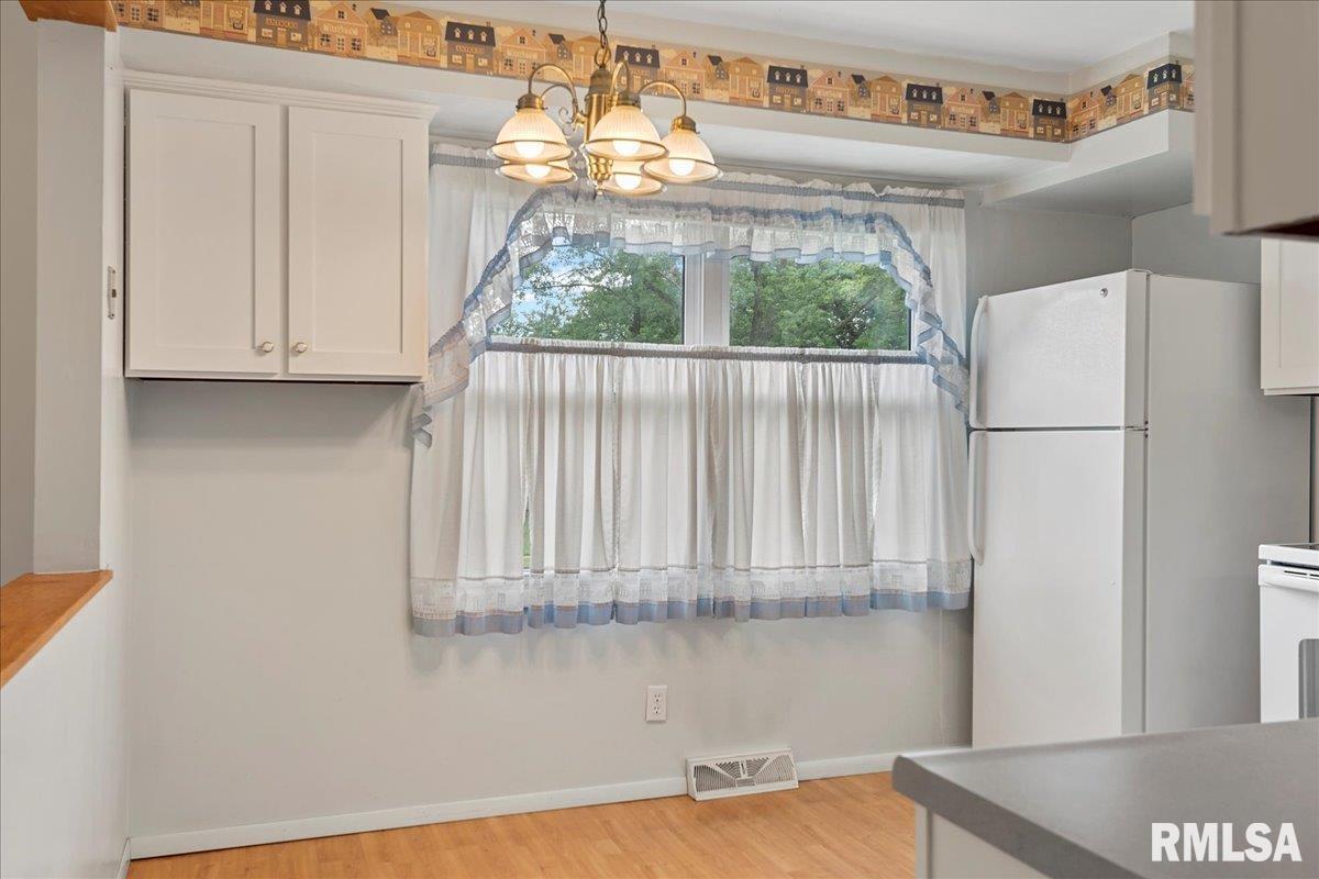 2617 East Griffiths Avenue Springfield, IL 62702 - Photo 9 of 33