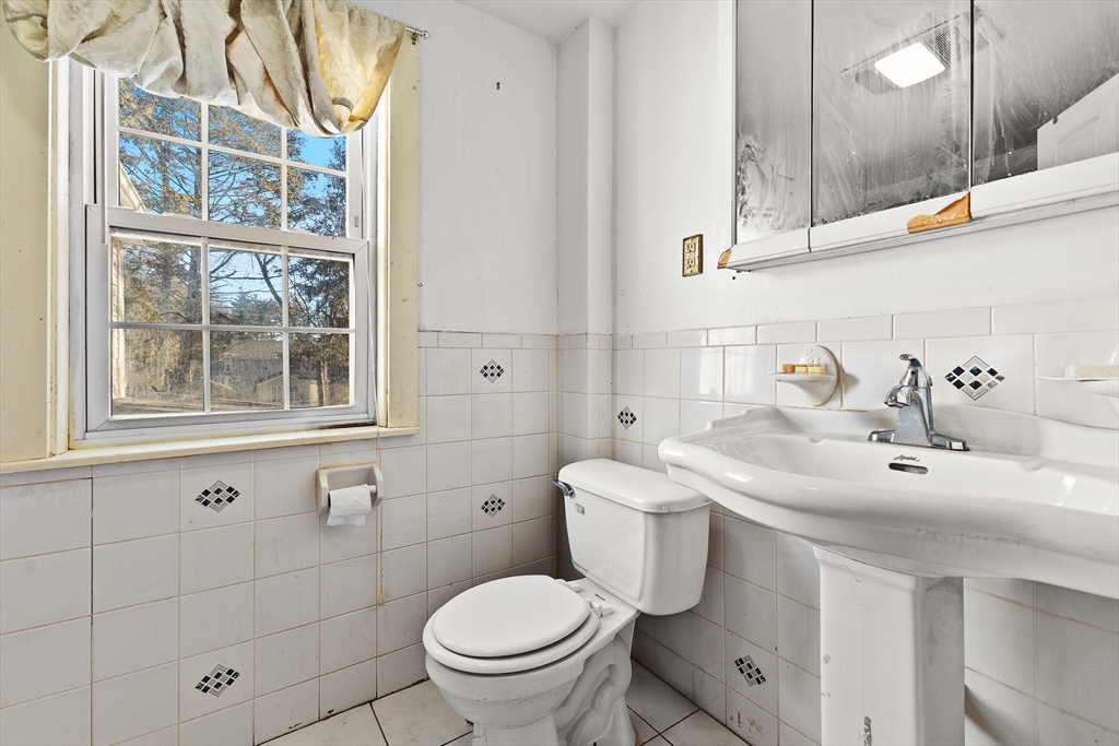 18 Sagamore Road Brockton, MA 02301 - Photo 11 of 28