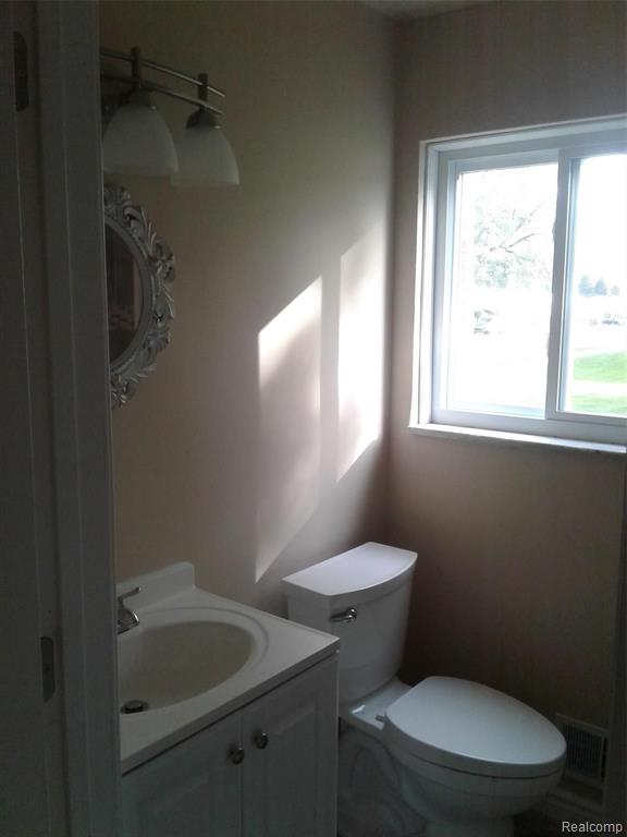 5200 23 Mile Road, Unit 4 Utica, MI 48316 - Photo 10 of 13