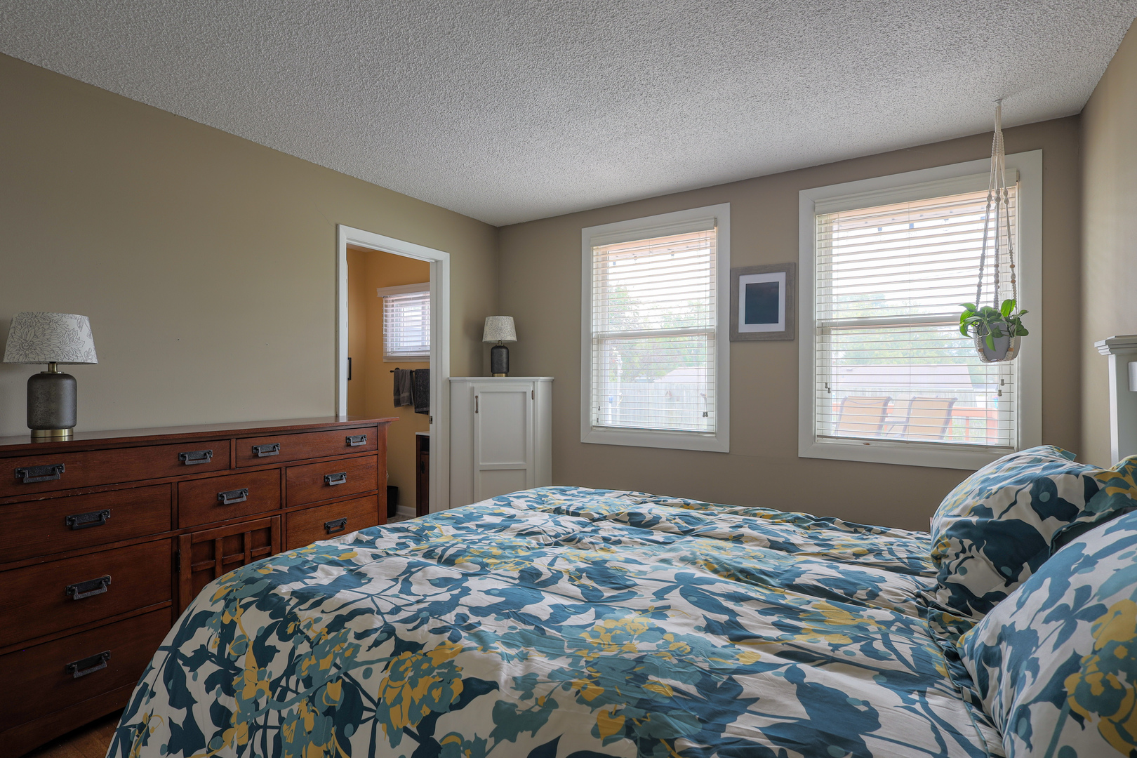 9425 Pine Street Mokena, IL 60448 - Photo 21 of 28 a bedroom with a bed and a window
