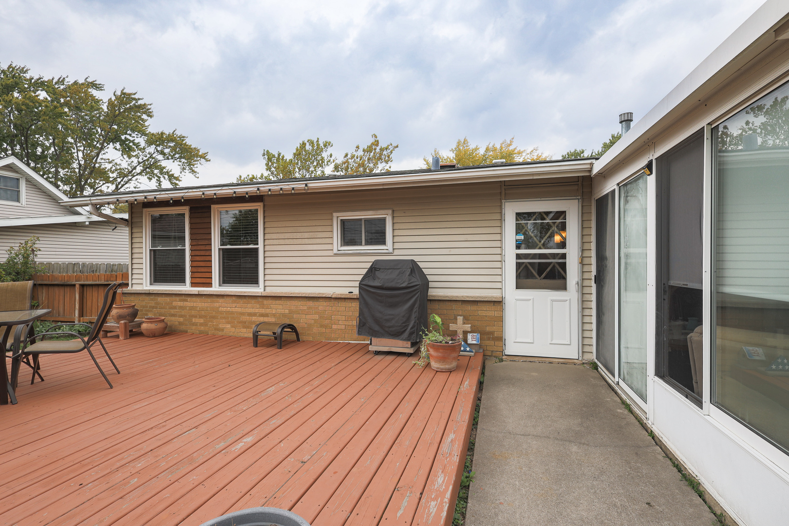 9425 Pine Street Mokena, IL 60448 - Photo 26 of 28 a view of a terrace with seating space