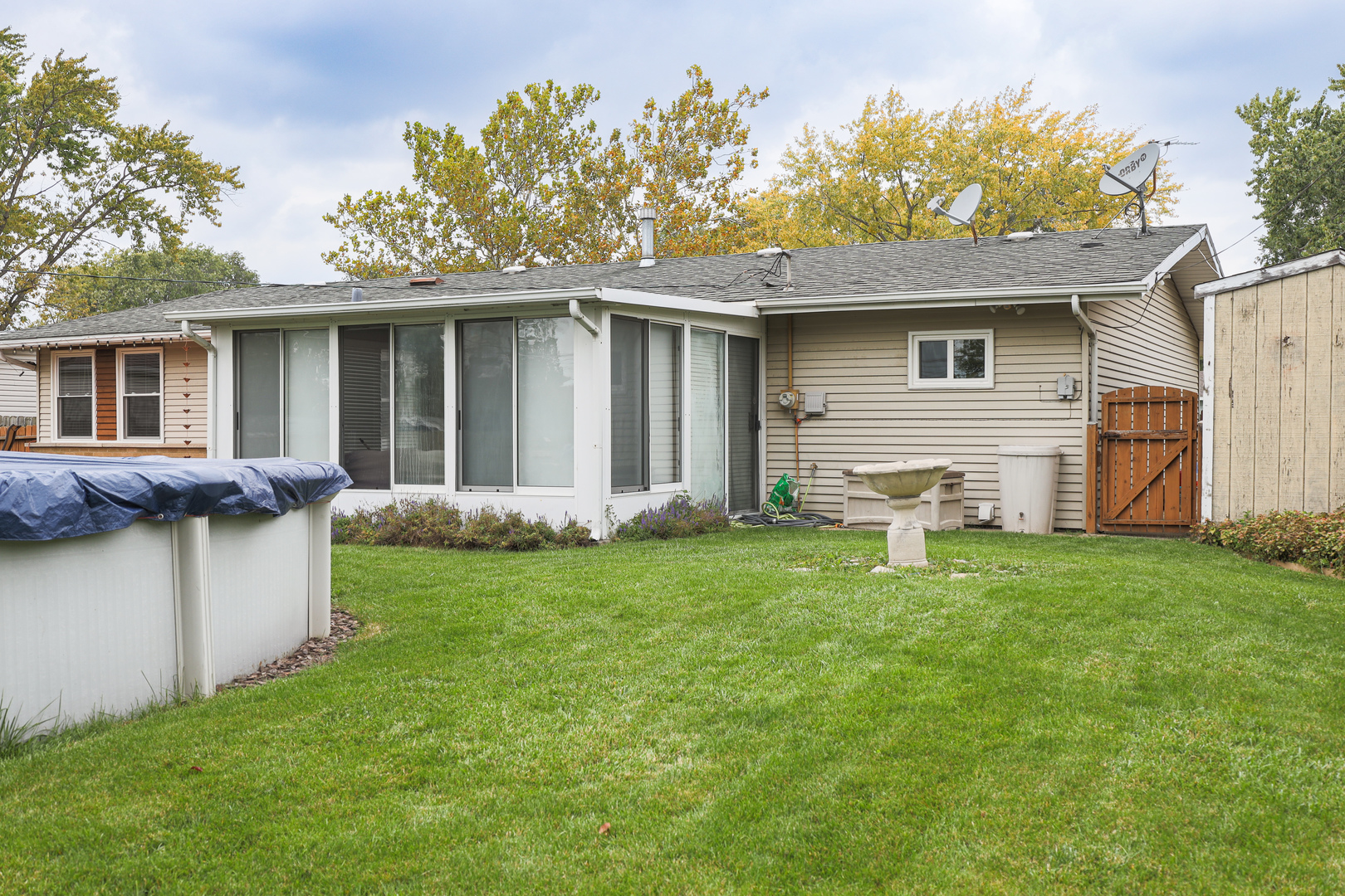 9425 Pine Street Mokena, IL 60448 - Photo 28 of 28 a backyard of a house with table and chairs
