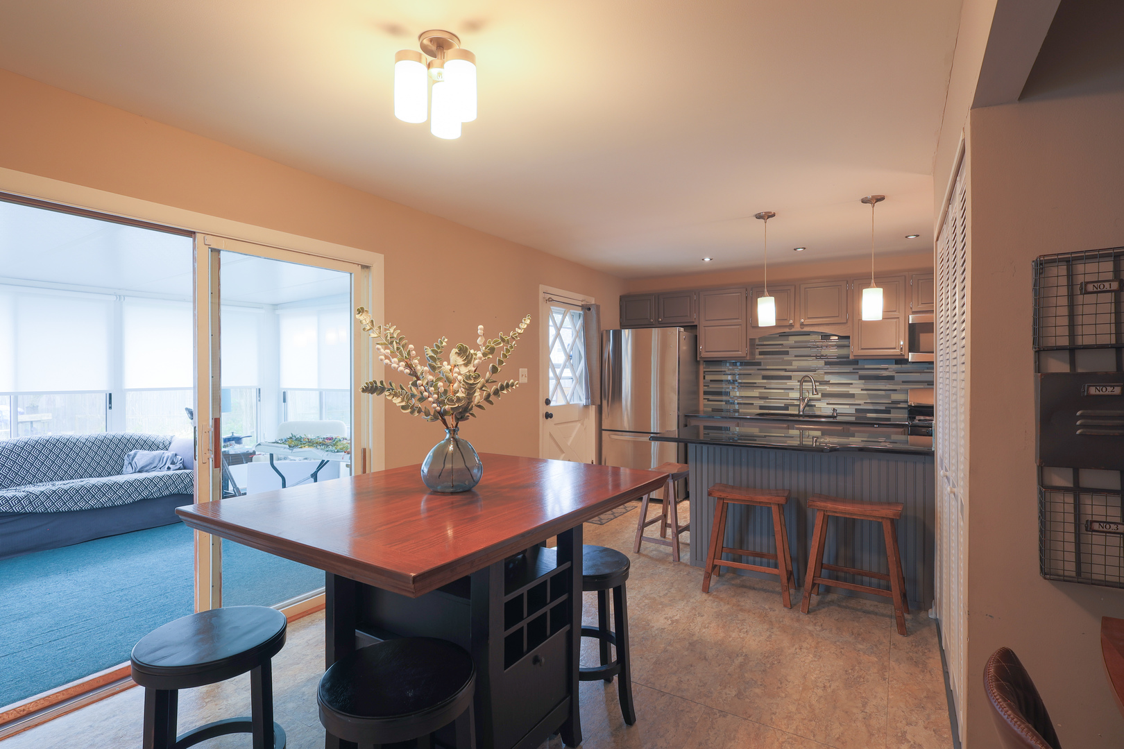 9425 Pine Street Mokena, IL 60448 - Photo 9 of 28 a dining room with furniture and window