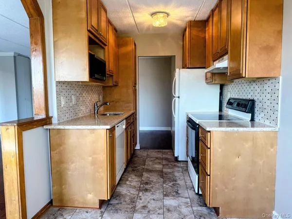 $2,750 | 128 Colonial Parkway, Unit 3B, Yonkers, NY 10710