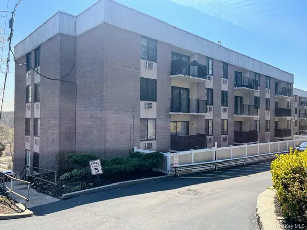 $2,750 | 128 Colonial Parkway, Unit 3B, Yonkers, NY 10710
