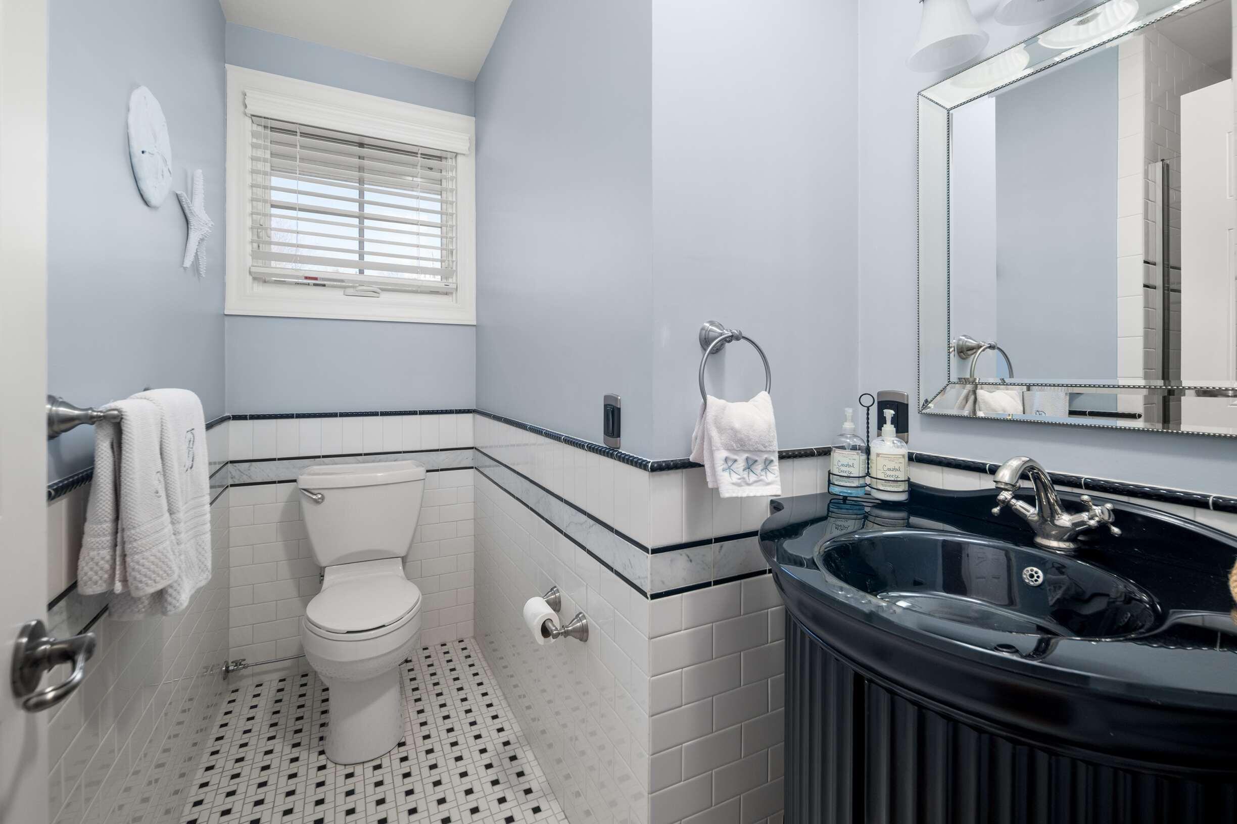 1 Cove Road York, ME 03902 - Photo 20 of 53 First floor bath