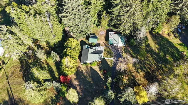 a view of a multi story yard