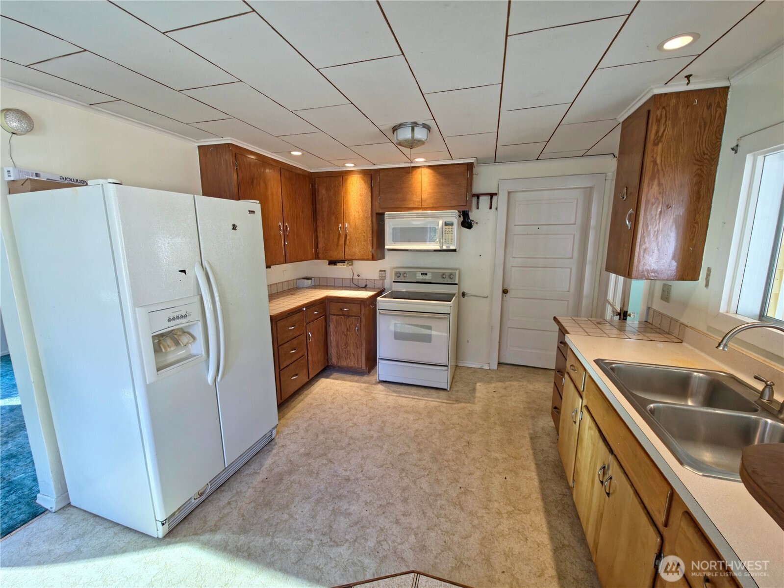 2030 Ocean Beach Road Copalis Crossing, WA 98536 - Photo 21 of 38 a kitchen with stainless steel appliances granite countertop a refrigerator a sink a stove and a refrigerator