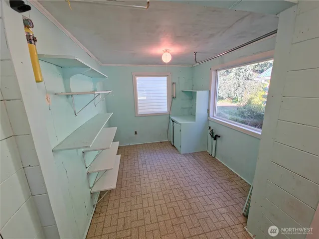 a view of yard with tree in the background