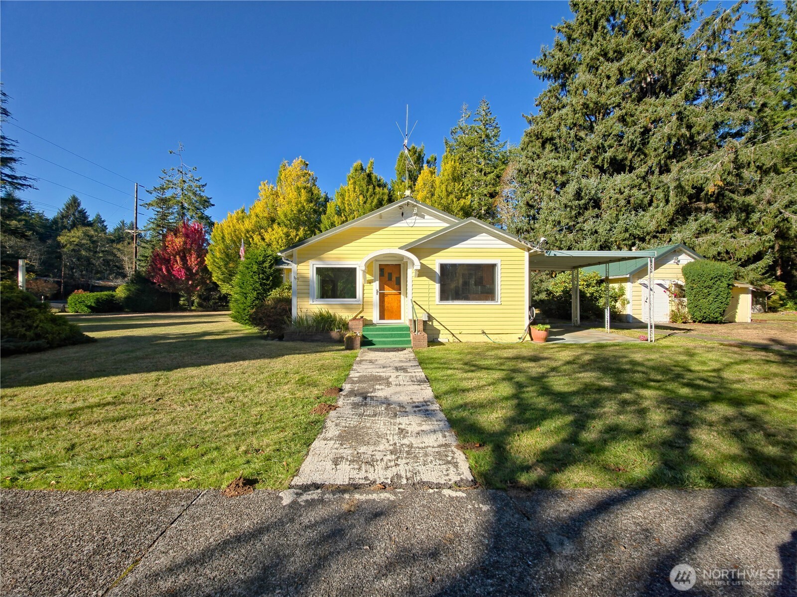 2030 Ocean Beach Road Copalis Crossing, WA 98536 - Photo 32 of 38 a front view of a house with a yard