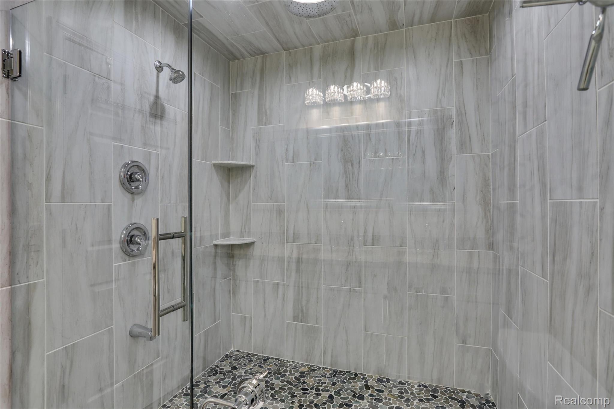 4105 Crocus Road Waterford, MI 48328 - Photo 13 of 46 32-4105 Crocus Rd0014.jpg