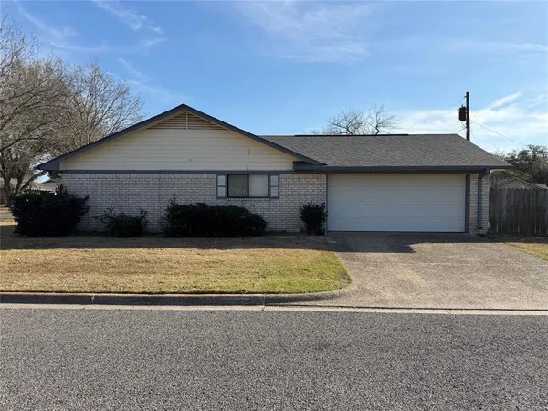$1,900 | 1100 Meadow Drive, Athens, TX 75751