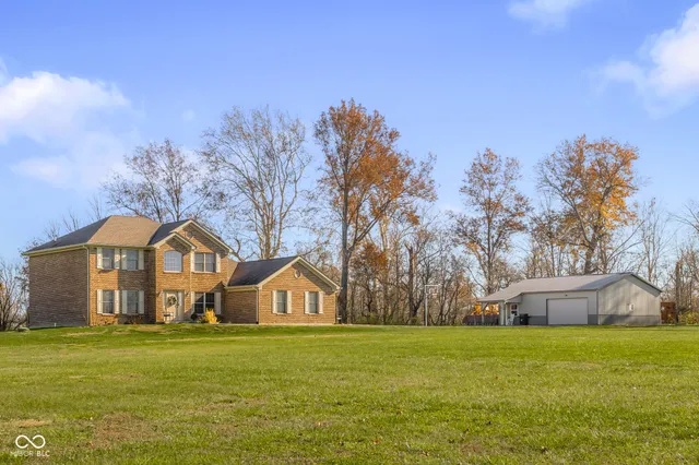 $790,000 | 11005 North County Road 425 East, Hope, IN 47246