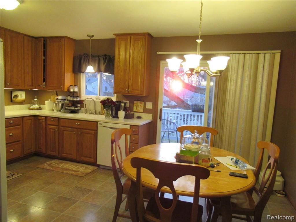 32042 Covington Road Rockwood, MI 48173 - Photo 7 of 22 -8077594699932980175_IMG_0035.JPG