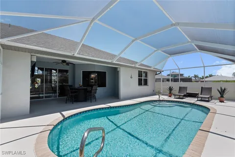 a room with lots of table and chairs