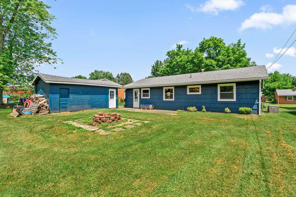 209 Hanover Road Lexington, OH 44904 - Photo 4 of 28 209HanoverRoad_Hommati102(4)