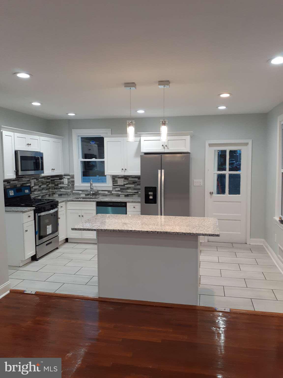 422 Laurel Road Lansdowne, PA 19050 - Photo 4 of 23