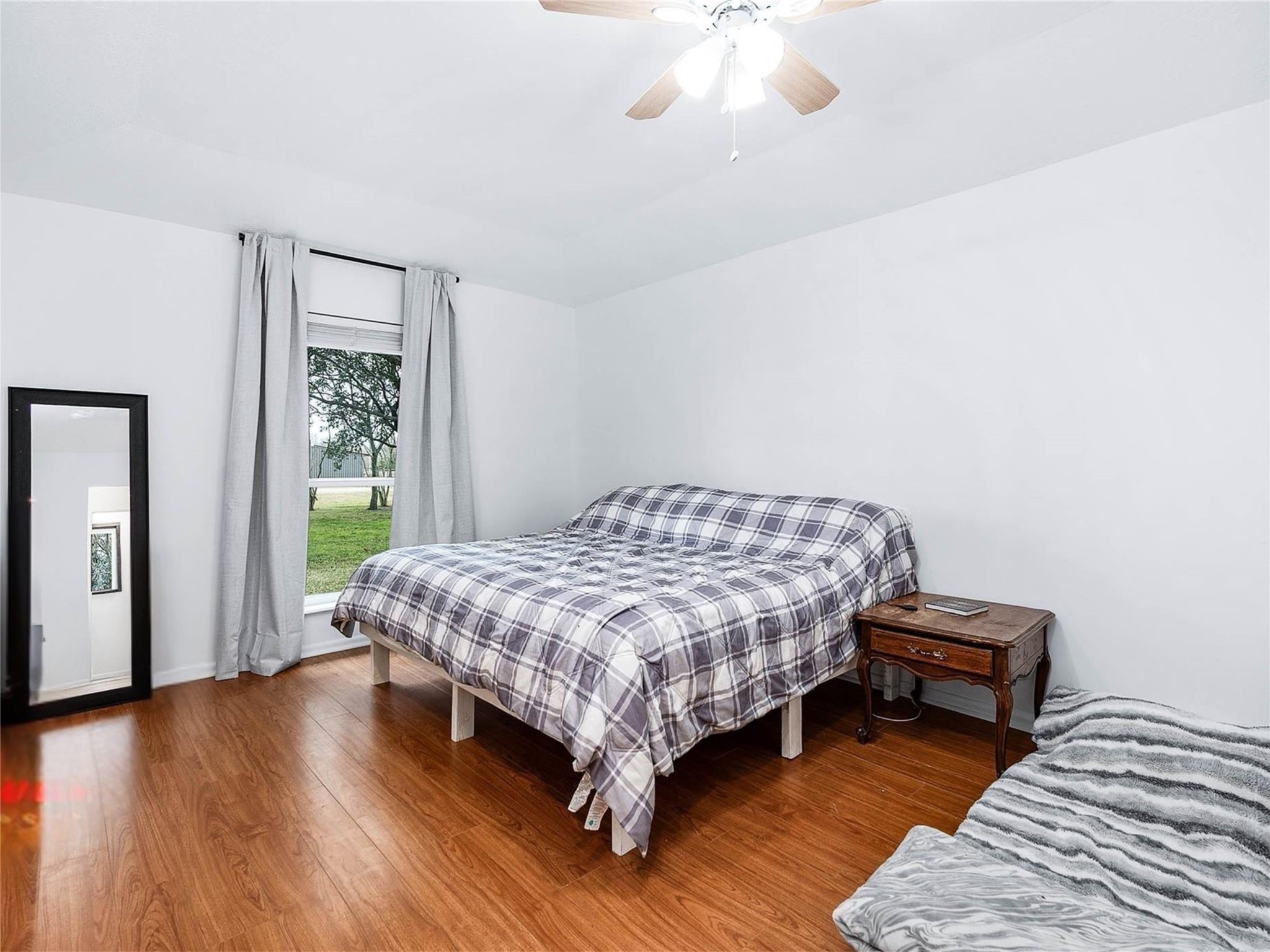 1619 County Road 387 Rosharon, TX 77583 - Photo 22 of 49 Primary bedroom overlooks the front yard, featuring two closets and beautiful laminate flooring.