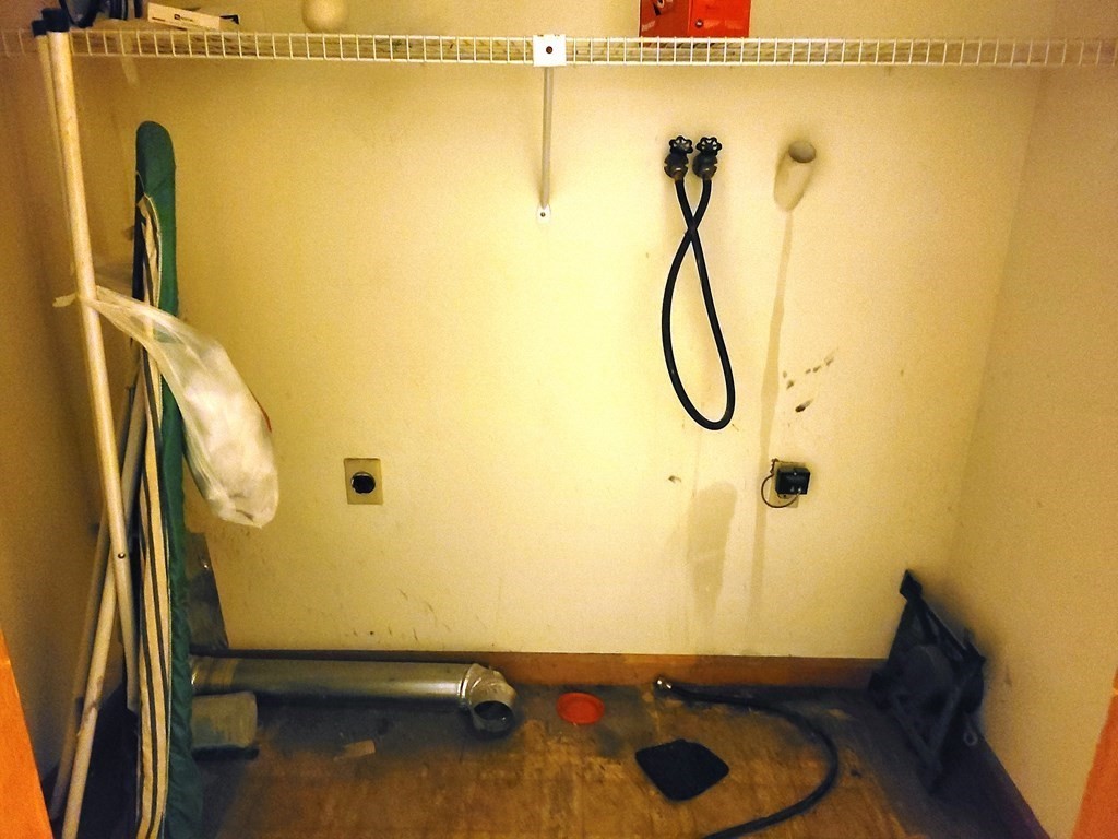 174 Lowell Road, Unit 62 Mashpee, MA 02649 - Photo 22 of 30 a bathroom with a shower