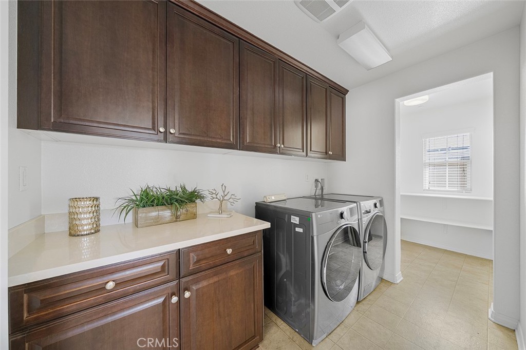 12936 Canopy Court Rancho Cucamonga, CA 91739 - Photo 24 of 30 a utility room with dryer and washer