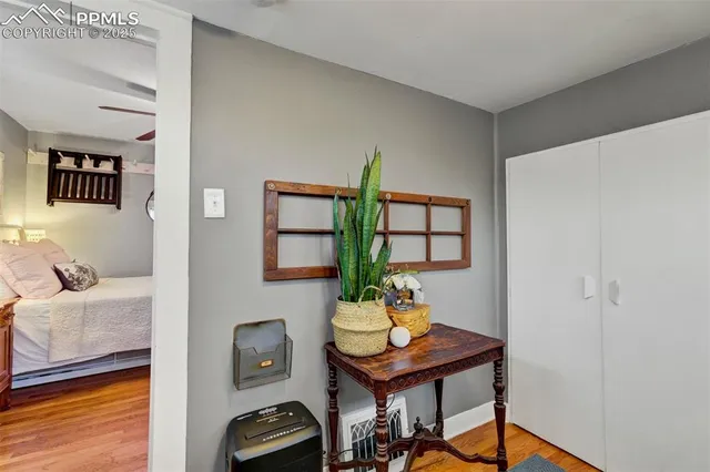 a view of a workspace with furniture