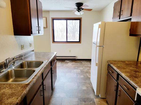 $600 | 320 1st Street, Unit 4, Clinton, MN 56225