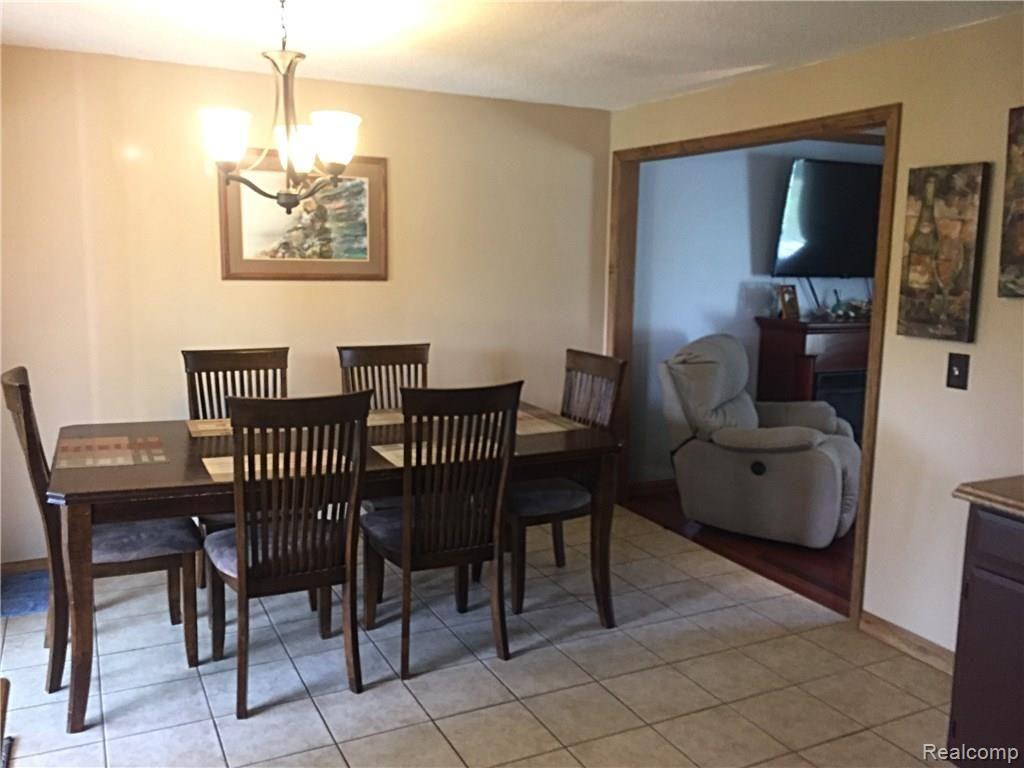 6506 Allen Road Fenton, MI 48430 - Photo 10 of 12 IMG_2642.JPG