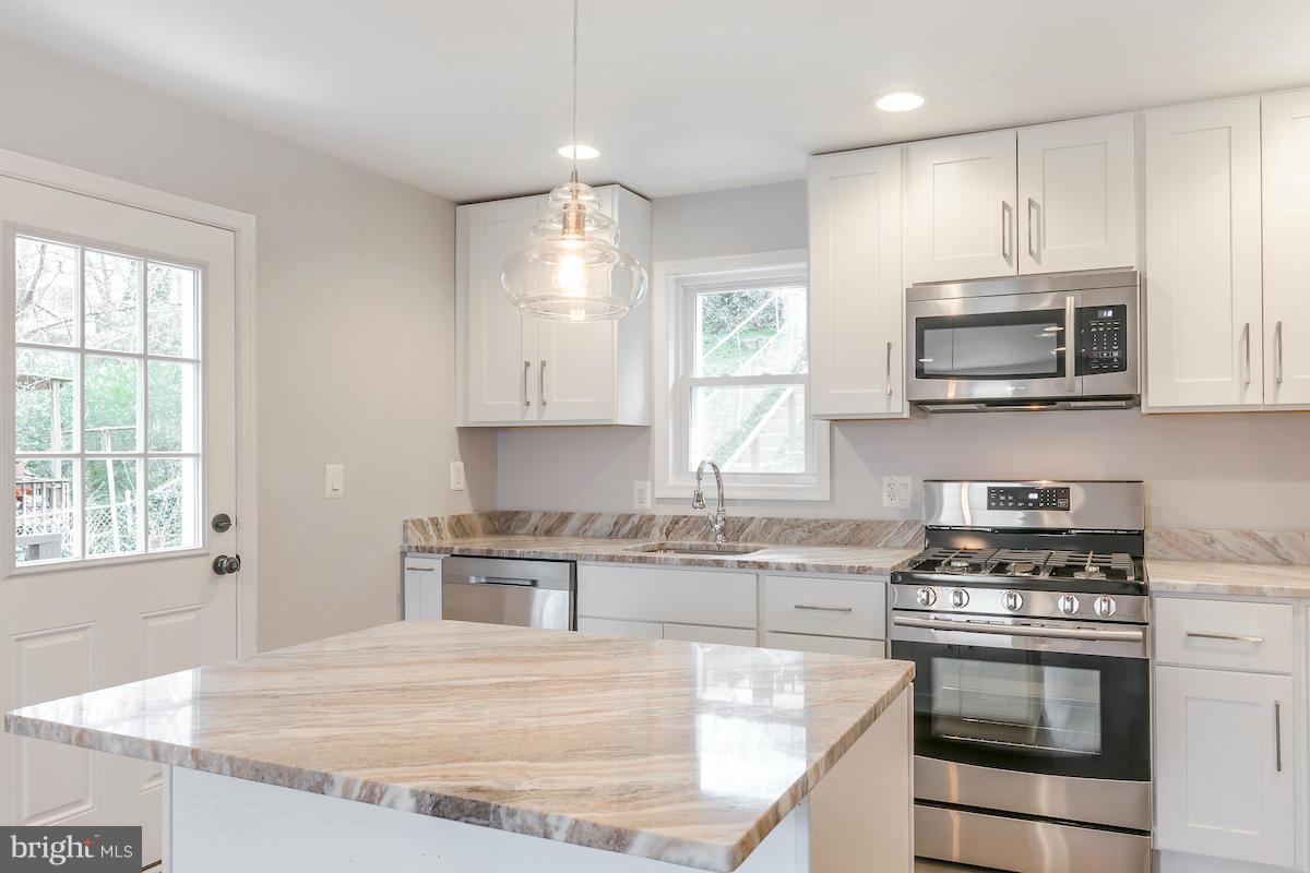 5073 Sheriff Road Northeast Washington, DC 20019 - Photo 4 of 15 Kitchen