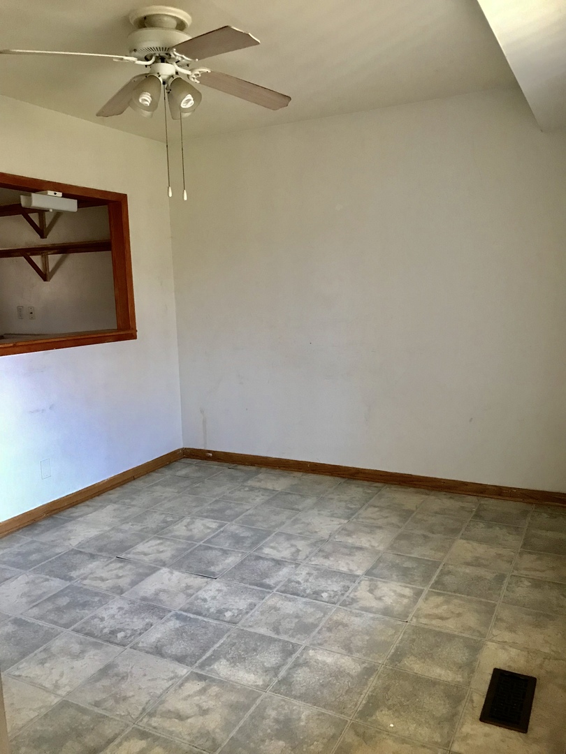 152 Oxford Road Bolingbrook, IL 60440 - Photo 3 of 14