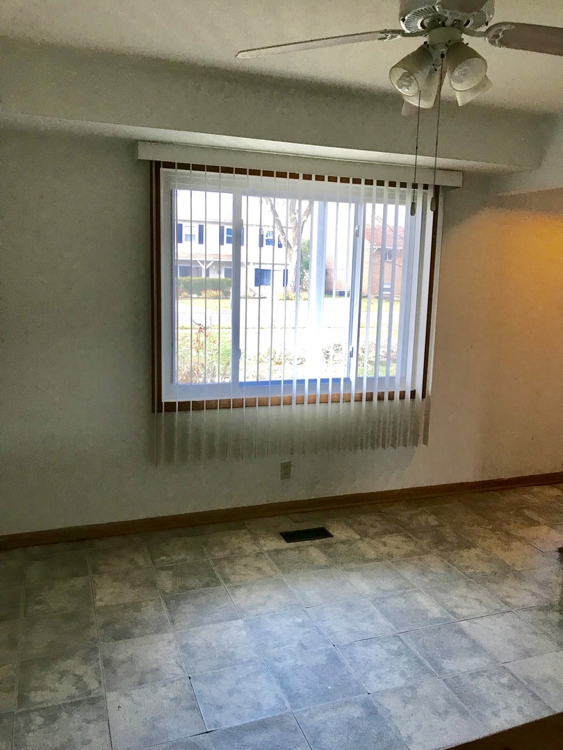 152 Oxford Road Bolingbrook, IL 60440 - Photo 4 of 14