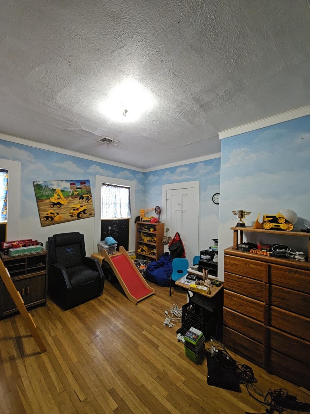 548 East Park Street Stockton, CA 95202 - Photo 23 of 29 a living room with furniture