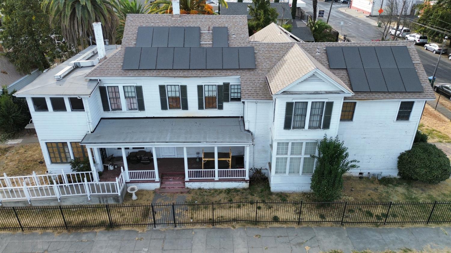 548 East Park Street Stockton, CA 95202 - Photo 4 of 29 a front view of a house with a yard