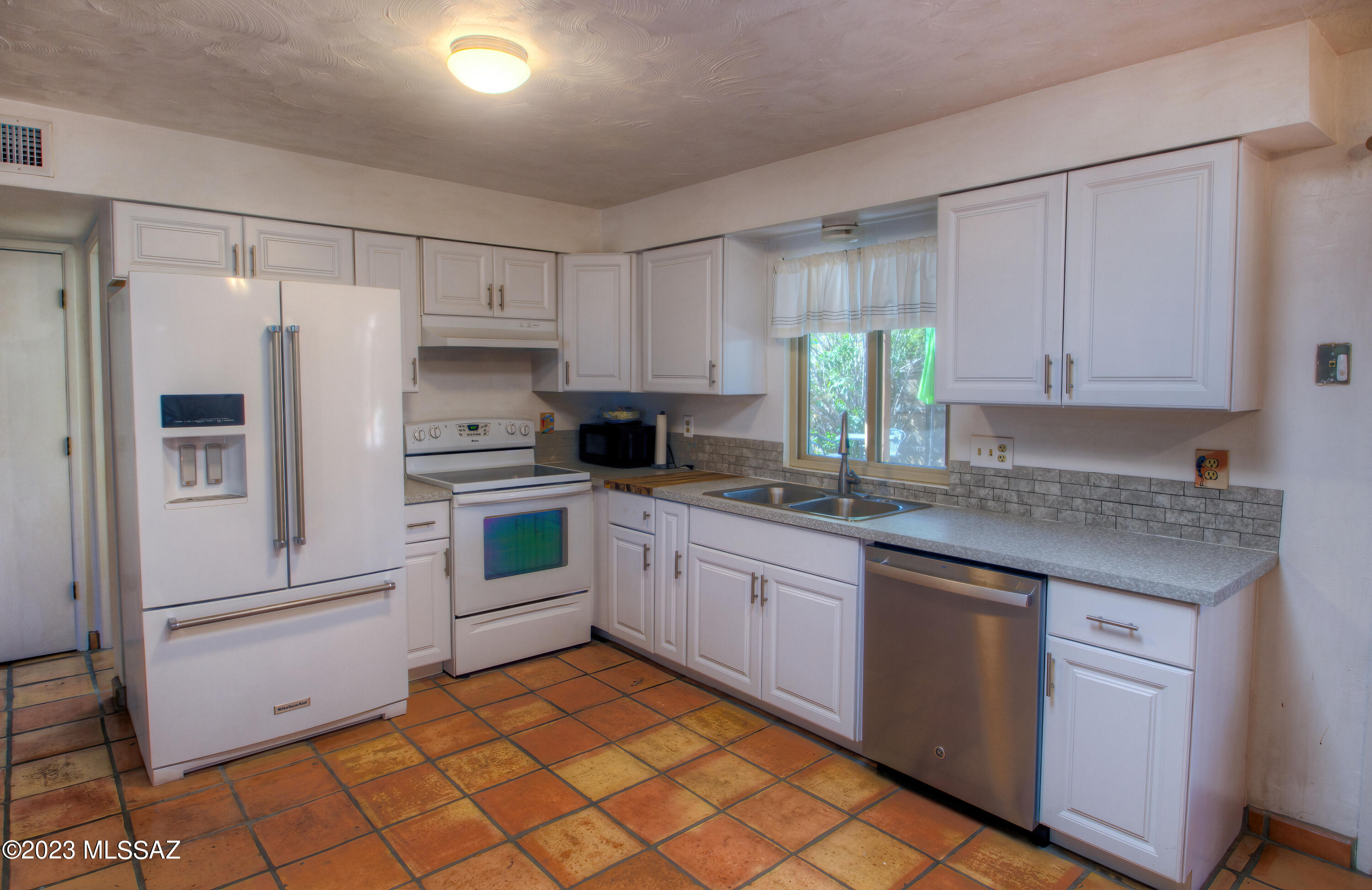 9563 East Stella Road Tucson, AZ 85730 - Photo 9 of 30 Gallery Image 9