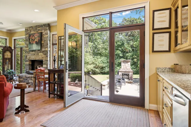 $899,999 | 1291 South Locust Avenue, Lawrenceburg, TN 38464