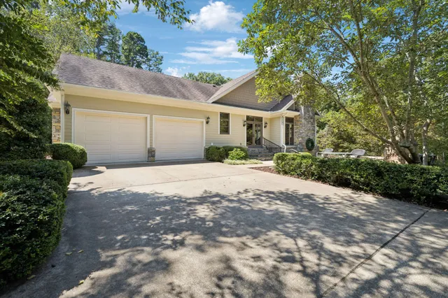 $899,999 | 1291 South Locust Avenue, Lawrenceburg, TN 38464