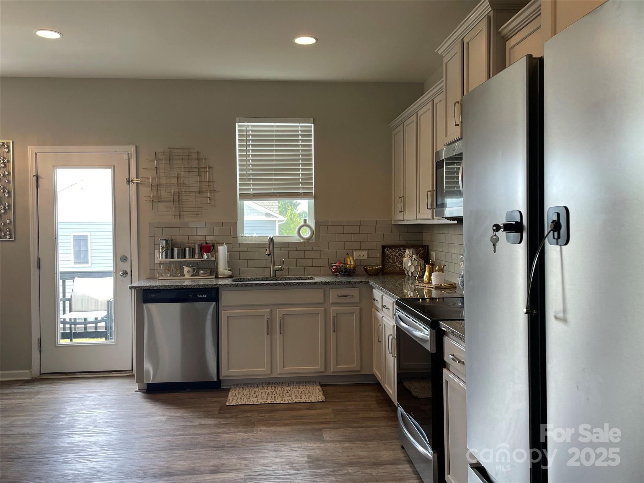 12417 Bryton Ridge Parkway Huntersville, NC 28078 - Photo 6 of 17 a kitchen with stainless steel appliances granite countertop a stove a sink and a refrigerator