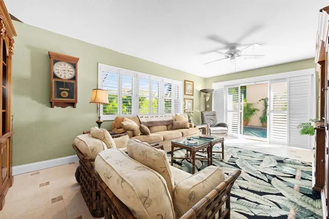 $924,900 | 1085 West Lake Street, Hollywood, FL 33019