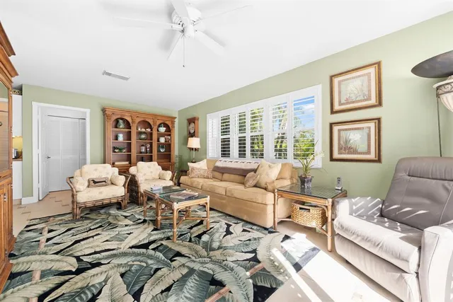 $924,900 | 1085 West Lake Street, Hollywood, FL 33019